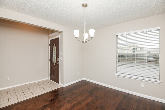 Building Photo - 5133 Eastcreek Dr