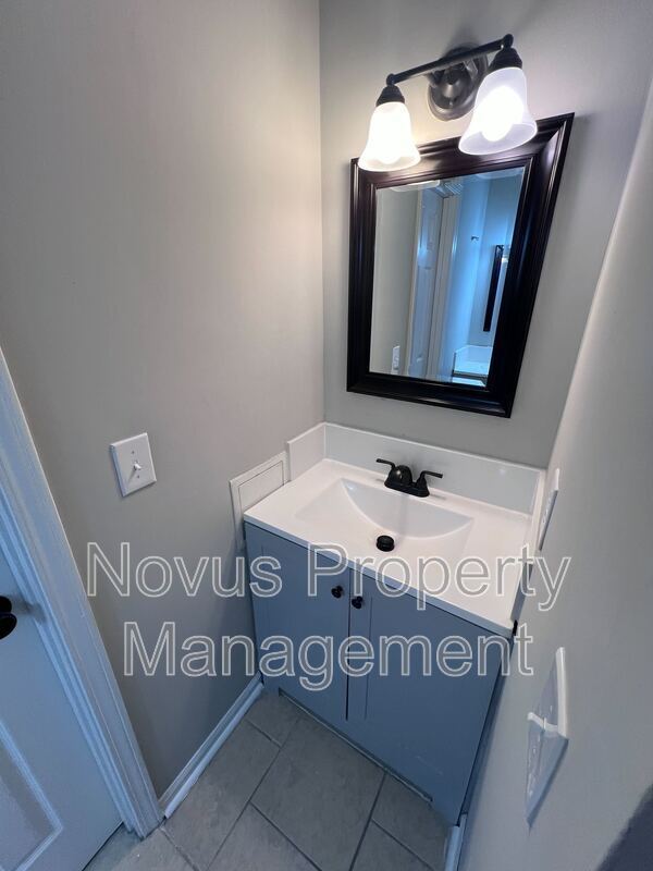 Building Photo - 619 South St