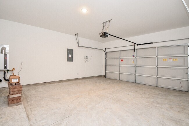 Building Photo - 7711 Pale Petunia Trl