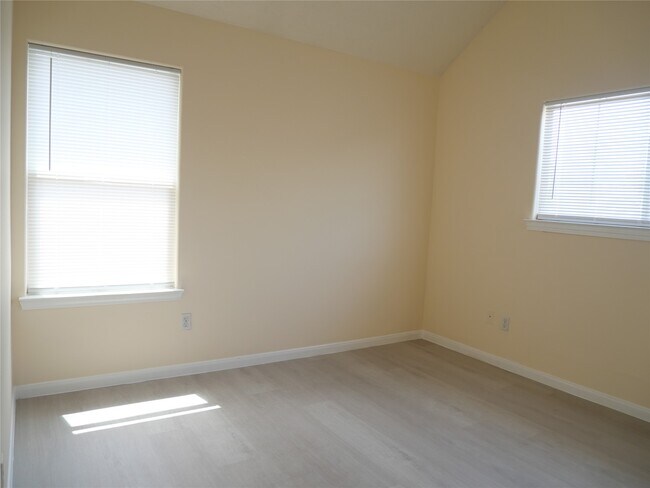 Building Photo - 6603 Schambray St