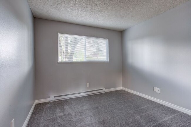 Building Photo - 2-Bed Has EVERYTHING YOU NEED!! Ask About ...