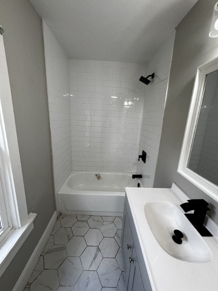 Building Photo - 212 Stevens Ave