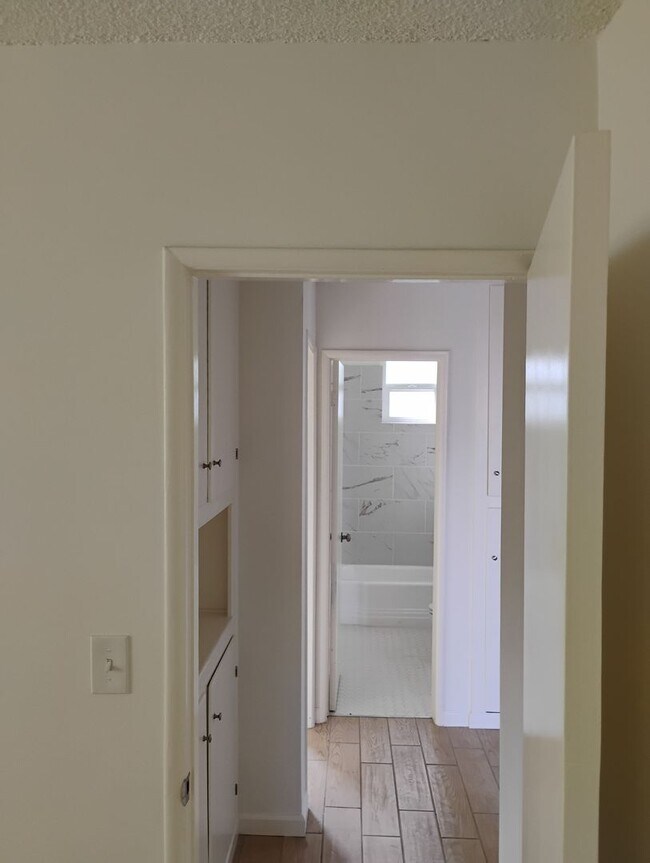 Building Photo - 18924-18934 Gault Street