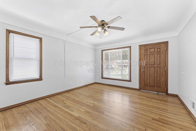 Building Photo - 2119 Moran Ave