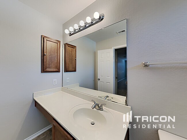 Building Photo - 10235 Shady Meadows