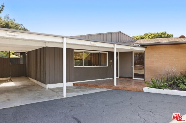 Building Photo - 590 N Tigertail Rd