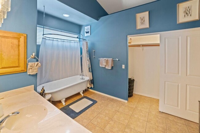 Building Photo - 603 Brookline Loop