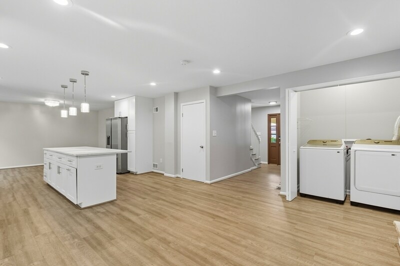 Building Photo - 13314 Vanessa Ave