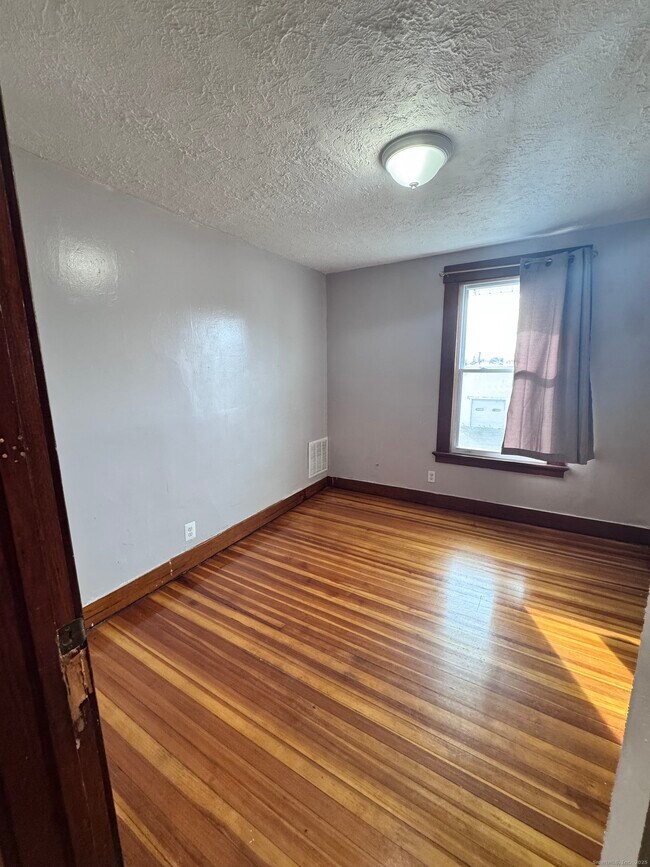 Building Photo - 62 Marne St