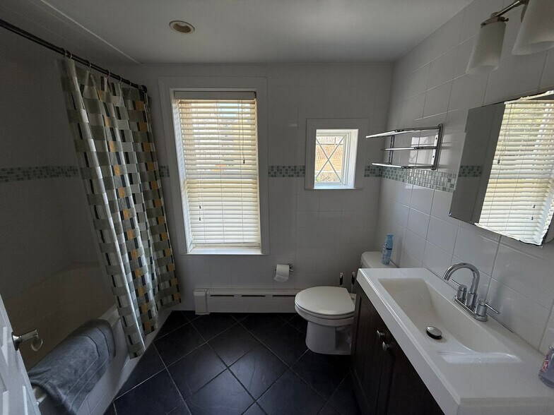 Building Photo - 39 Thomas Ave