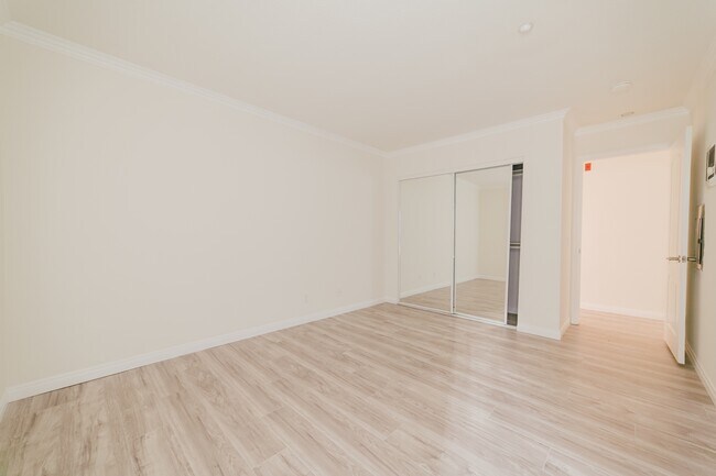 Building Photo - 615 Fredricks Ave
