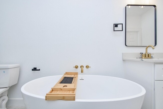 Building Photo - 4913 Nichols St