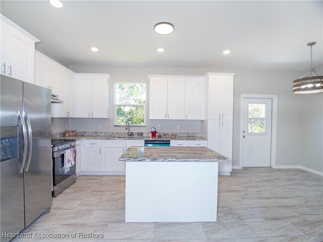 Building Photo - 836 Hanover Ave