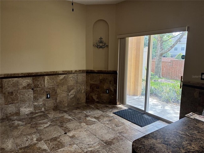 Building Photo - 2850 Retreat View Cir