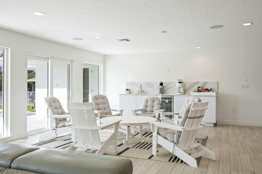 Building Photo - 220 June Dr