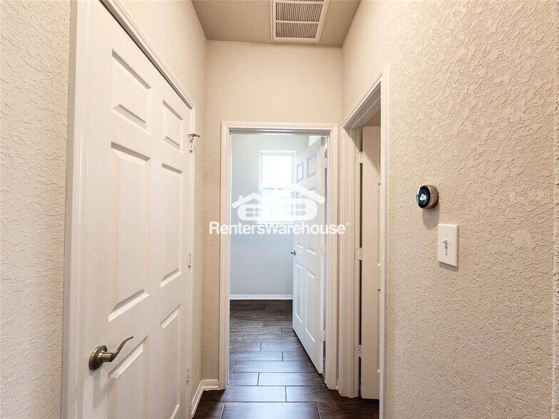 Building Photo - 14711 Sycamore Side Wy