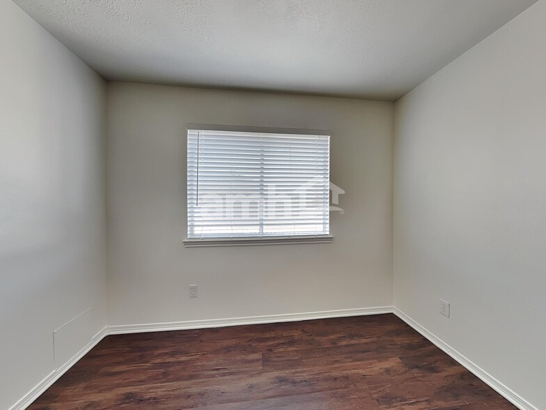 Building Photo - 14231 Bonham Oaks Ln