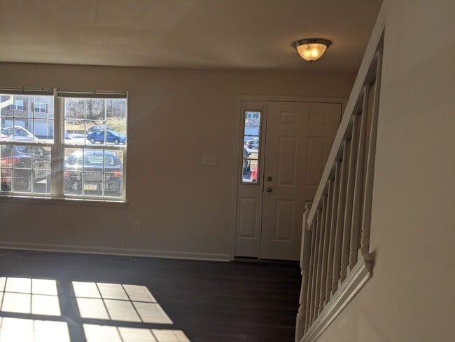 Building Photo - 3 Bedroom Townhouse For Rent in Charming Waynesboro, PA