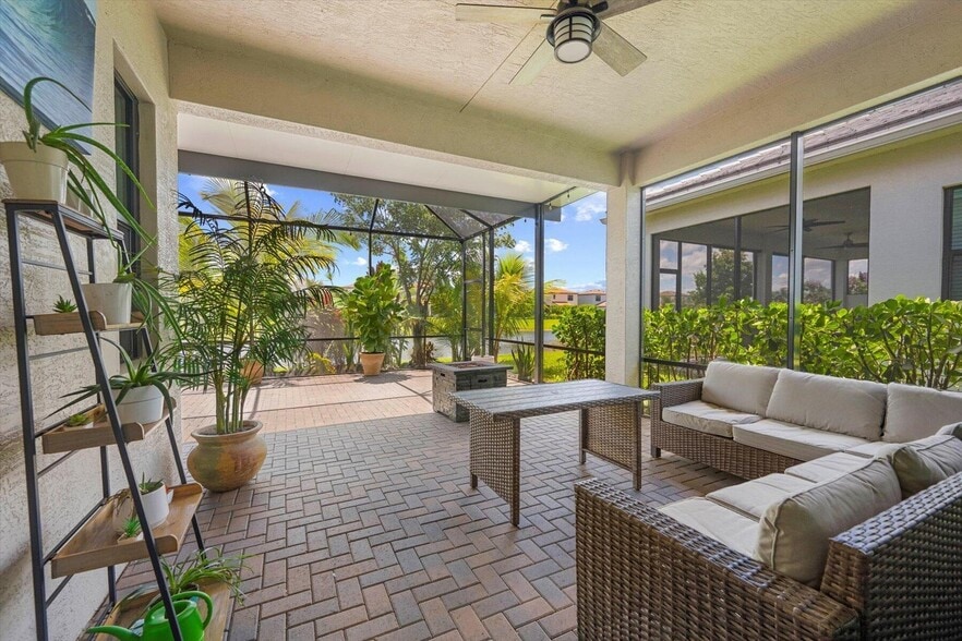 Building Photo - 16124 Key Biscayne Ln