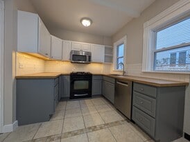 Building Photo - 98 Hudson St