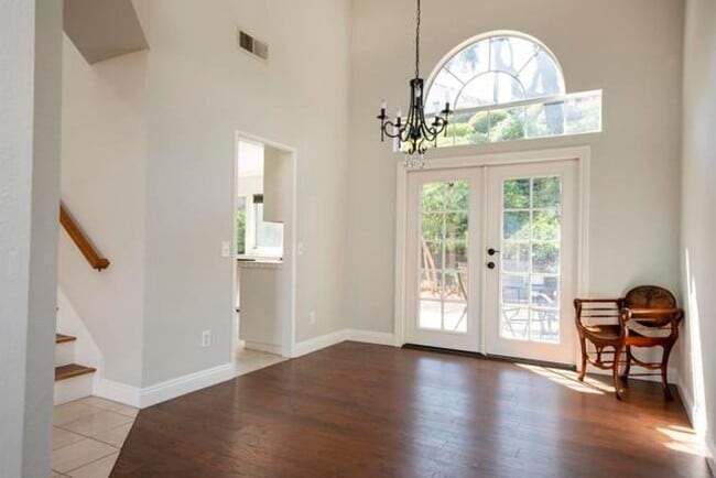 Building Photo - Beautiful 4Br/2.5Ba Home With Private Yard In Shadowridge!!