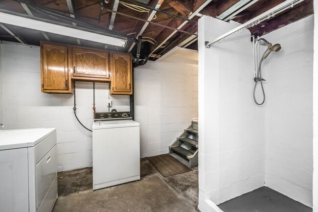 Building Photo - AVAILABLE AUGUST 1ST! DON'T MISS THIS BEAUTIFUL 3 BEDROOM IN WEST MIFFLIN!