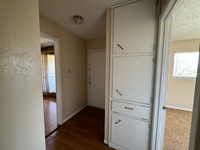 Building Photo - 1526 Leader Dr