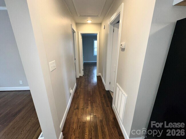 Building Photo - 148 S Smallwood Pl