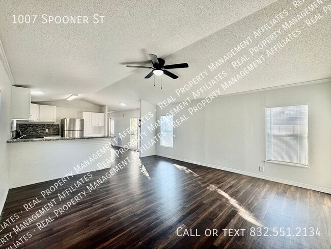 Building Photo - 1007 Spooner St