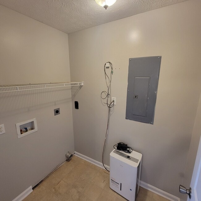 Building Photo - 1616 Linda Ave