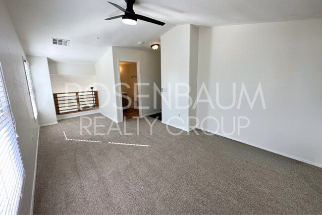 Building Photo - Stylish 3-story townhome in The Gardens Co...
