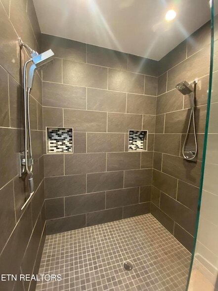 Building Photo - 106 W Summit Hill Dr SW