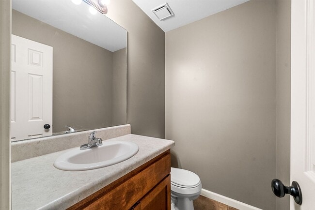 Building Photo - Pet Friendly Two Bedroom!