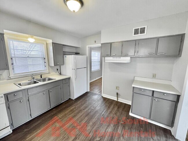 Building Photo - 3594 W Sutton Dr