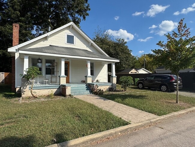 Building Photo - Renovated DTR Bungalow!