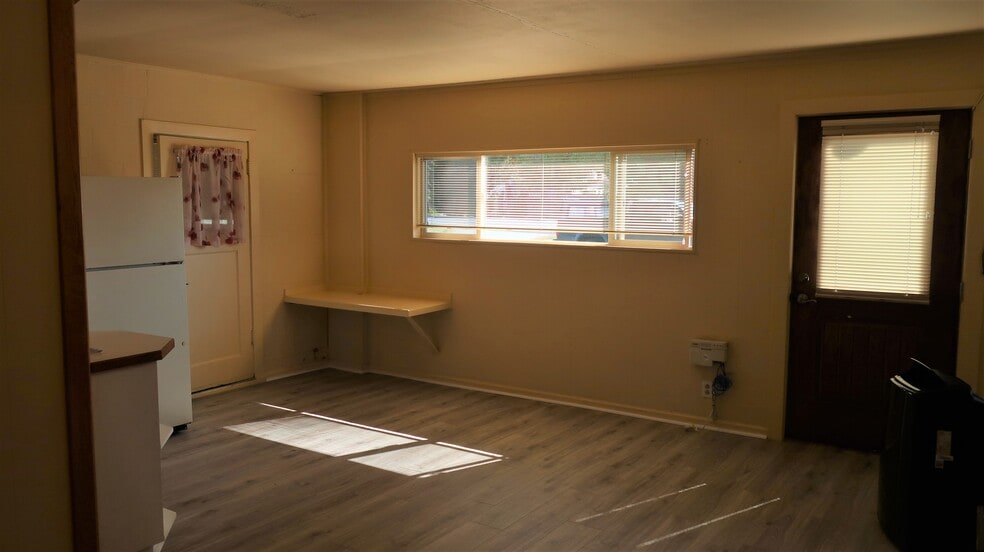 Building Photo - 610 Easy St