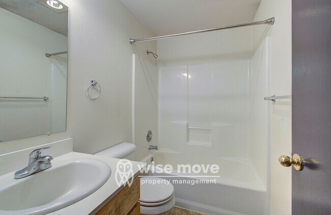 Building Photo - 809 SE 135th Ct