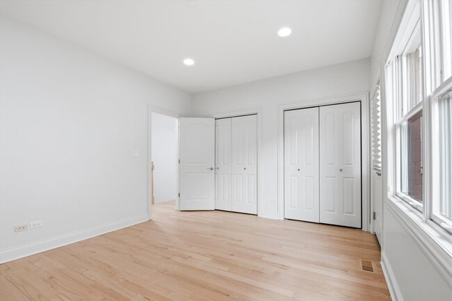 Building Photo - 2340 W Adams St