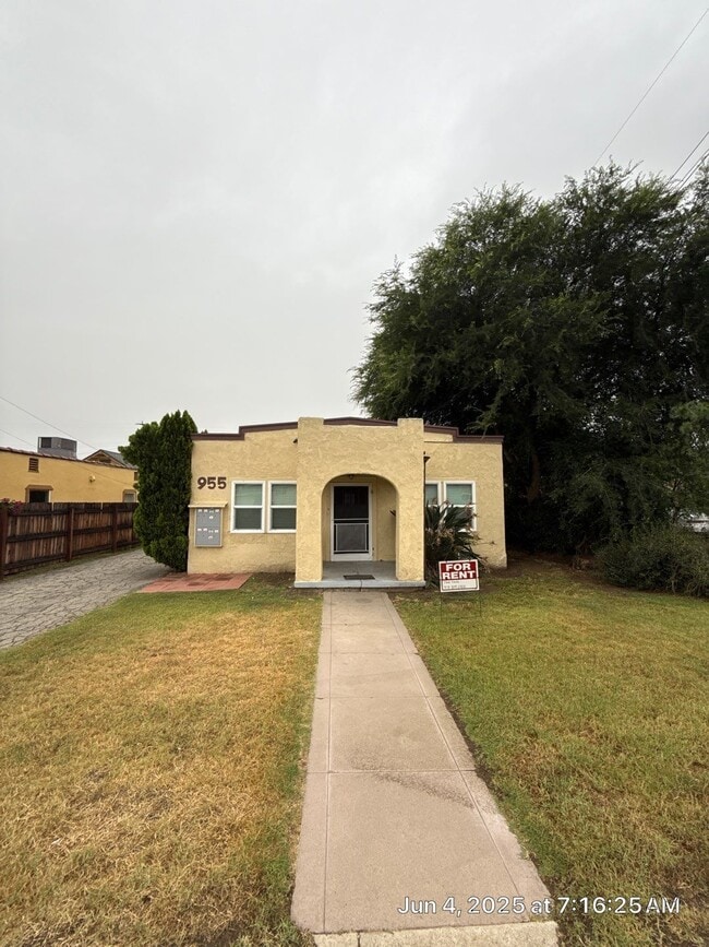 Building Photo - 955 Colton