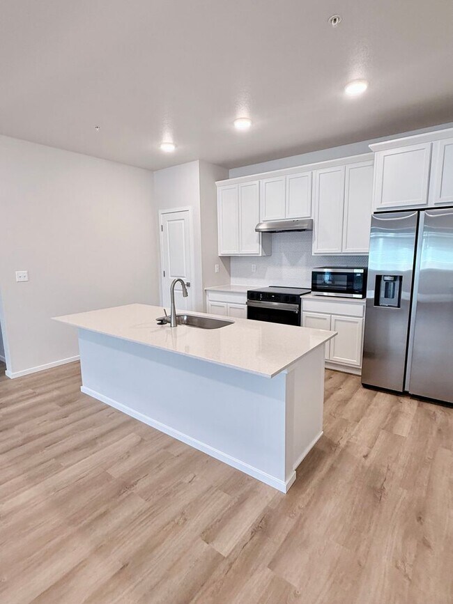 Building Photo - Modern 2-Bedroom Condo in Fort Collins - B...