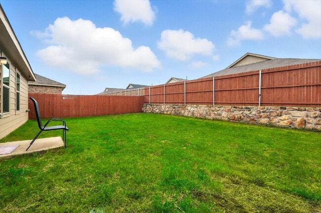 Building Photo - 1-story, 3 Bedrooms, 2 Bathrooms. Master's bedroom with ensuite bathroom and roomy walk-in closet