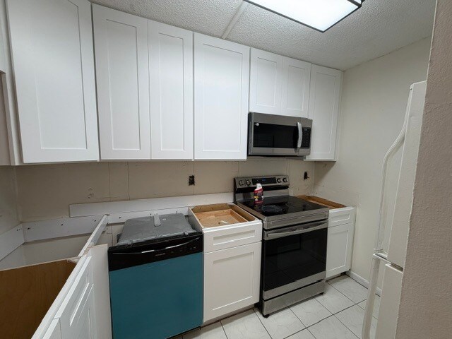 Kitchen - 819 Twin Lakes Dr