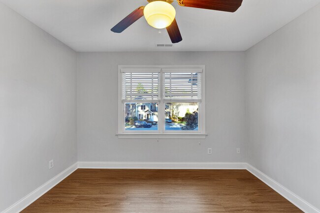 Building Photo - 317 Charleston Ln