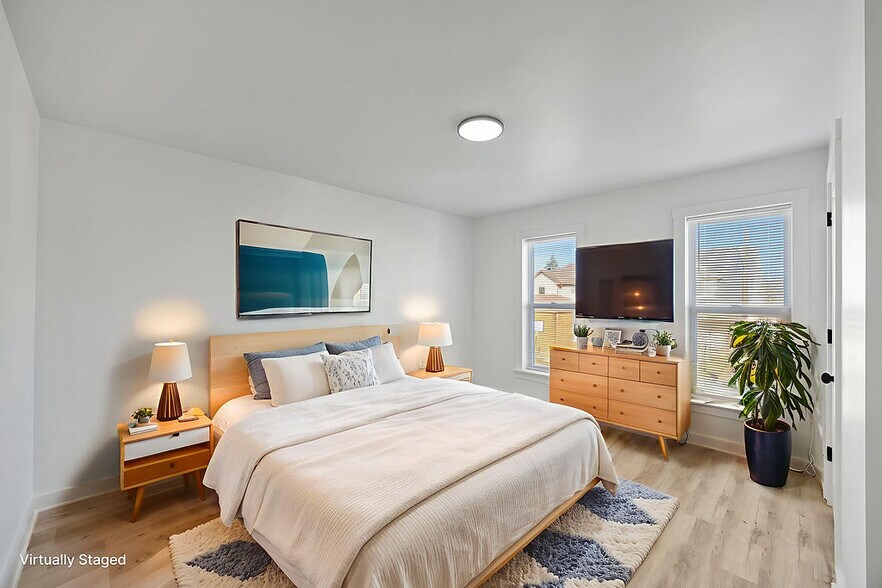 Building Photo - 2022 Central Ave