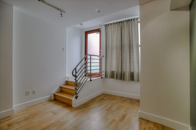 Building Photo - 1025 Minna St