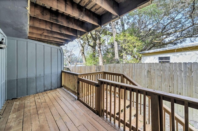 Building Photo - 200 White St