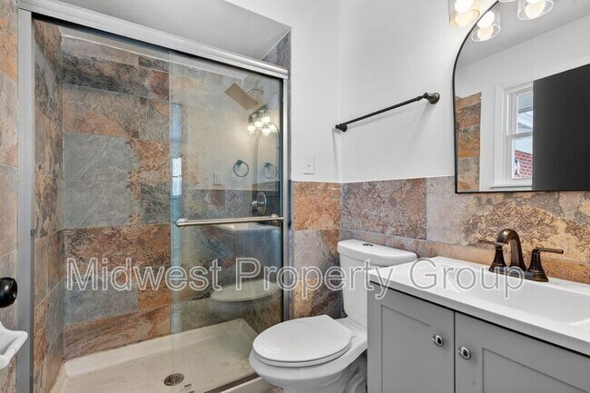 Building Photo - 5165 Westwood Dr