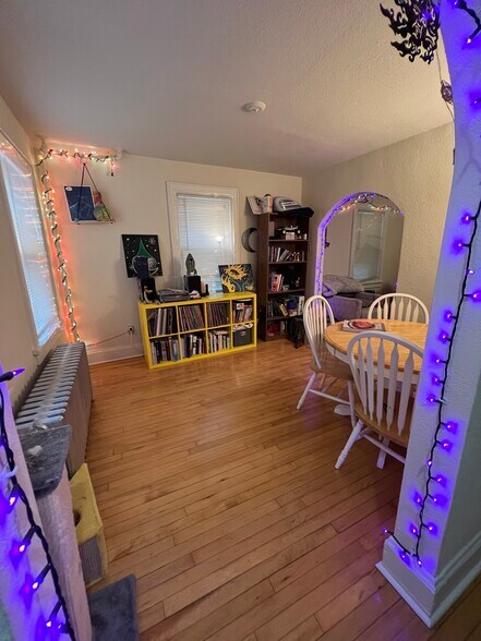 Flex space - 1671 N Van Buren St