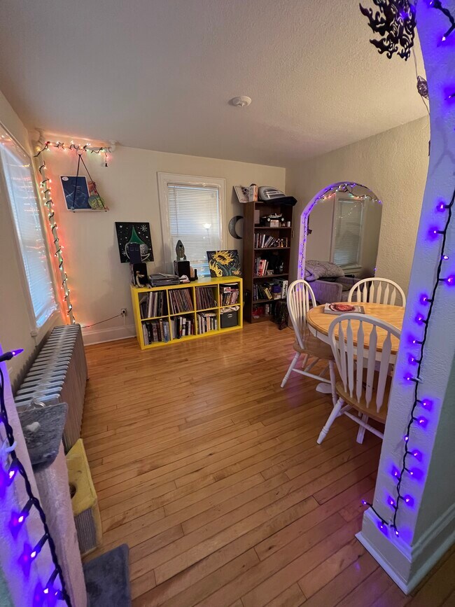 Flex space - 1671 N Van Buren St