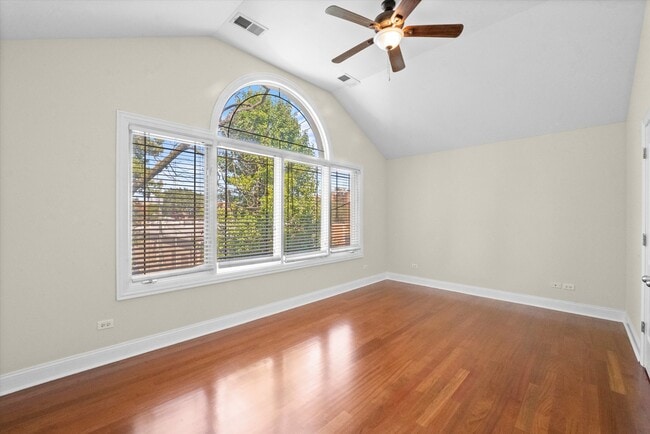 Building Photo - 2415 W Palmer St